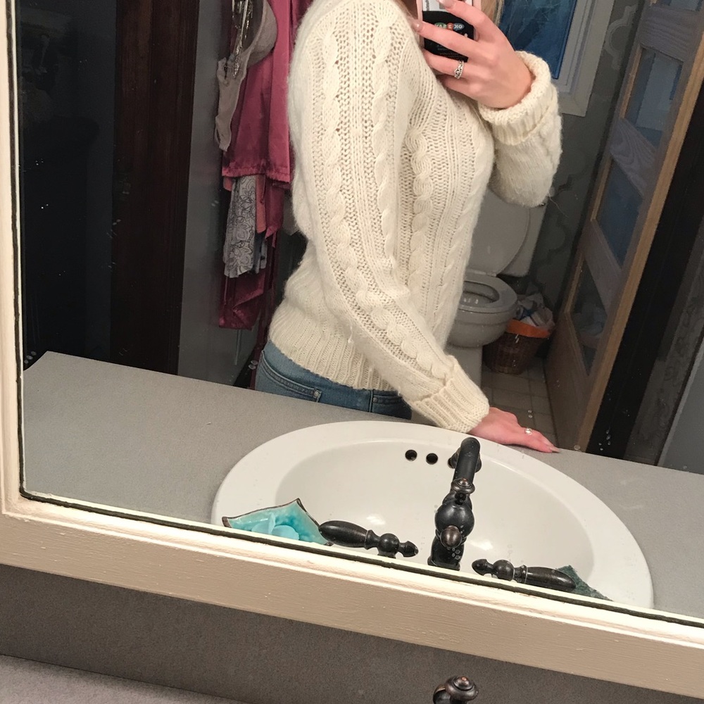creme sweater - Picture 4 of 4